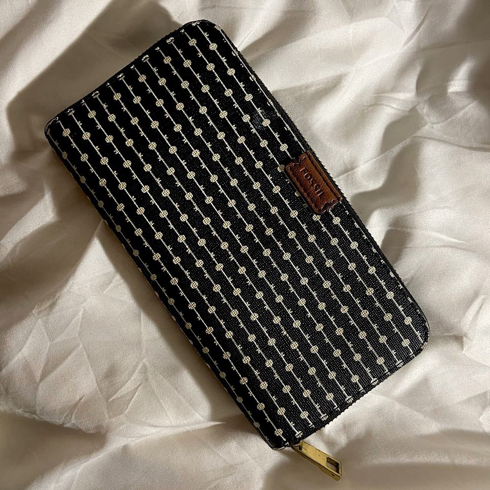 Black and white Fossil wallet